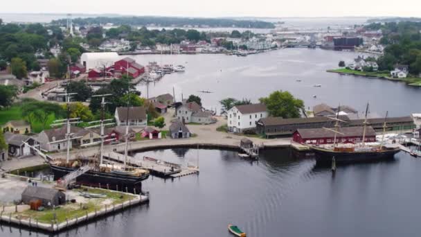 Mystic Connecticut Město Vesnice Přístav Při Západu Slunce Leteckým Dronem — Stock video