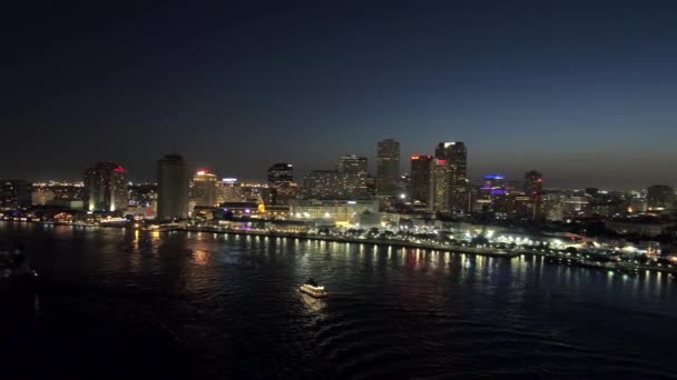New Orleans Skyline Mississippi Rivier Nachts Drone Schot — Stockvideo