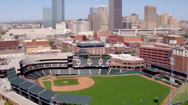 Oklahoma City Ballpark Und Wolkenkratzer Stockvideo