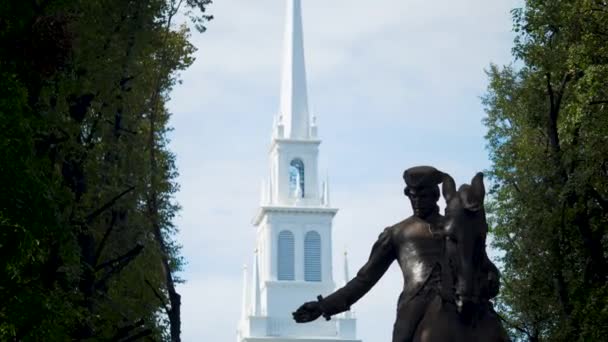 Пол Почитать Статую Бостонской Свободы Тропа Истории Города — стоковое видео