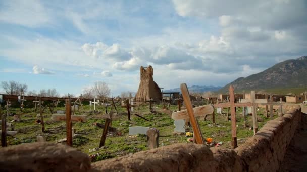 Turisták Taos Pueblo Indián Örökség Telek — Stock videók