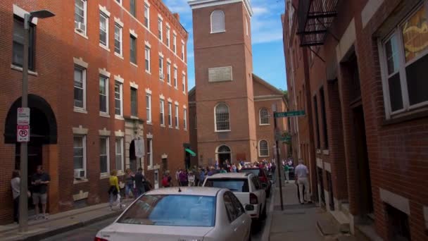 Turistas Fuera Vieja Iglesia Norte Centro Boston Sendero Libertad — Vídeos de Stock