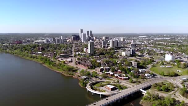 Tulsa Oklahoma Skyline Rzeka Dron Strzał — Wideo stockowe