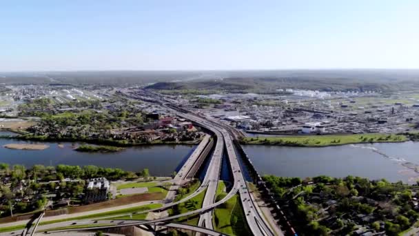 Tulsa Skyline Ponti Sul Fiume Arkansas Drone Colpo — Video Stock