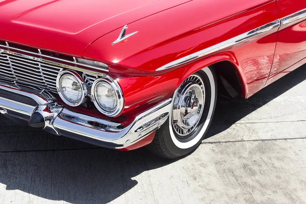 Coche clásico rojo — Foto de Stock