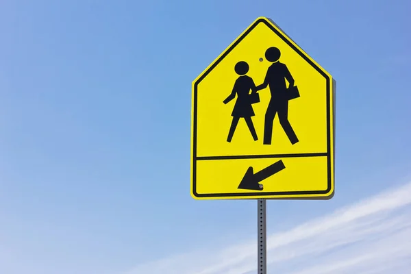 Crosswalk della scuola in un quartiere residenziale — Foto Stock