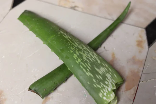 Pedaços Folha Polpa Aloe Vera Isolados Sobre Fundo Branco — Fotografia de Stock