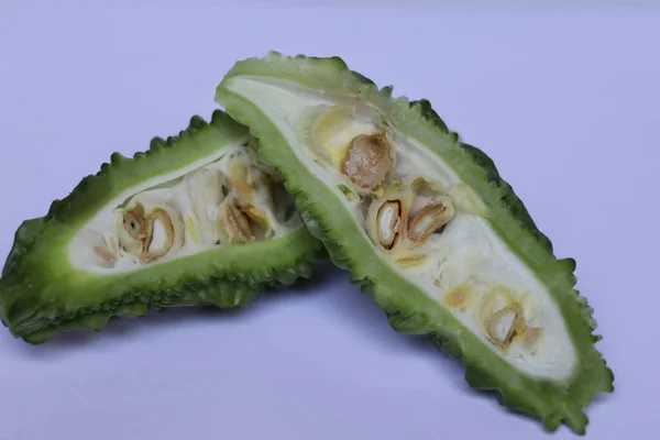 Nasekané Hořké Melounové Zeleniny Izolované Bílém Pozadí — Stock fotografie