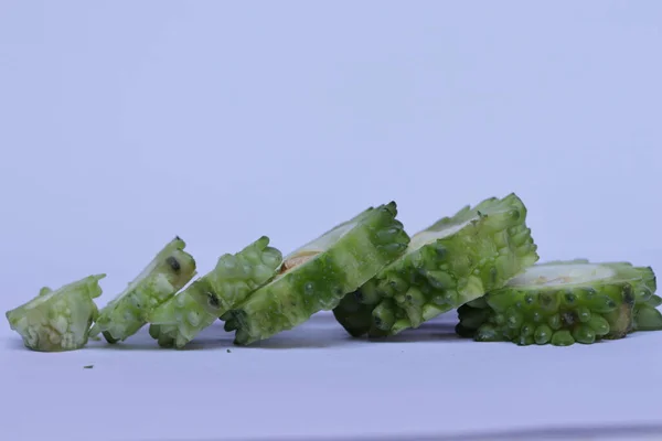 Nasekané Hořké Melounové Zeleniny Izolované Bílém Pozadí — Stock fotografie