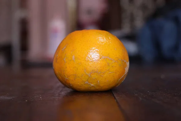 Buah Oranye Segar Diisolasi Pada Latar Belakang Putih — Stok Foto
