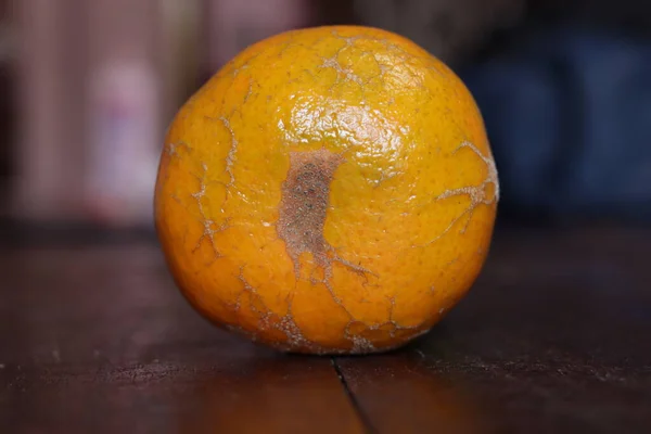 Frutas Frescas Naranja Aisladas Sobre Fondo Madera — Foto de Stock
