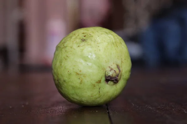 Guava Meyvesi Beyaz Arkaplanda Izole — Stok fotoğraf