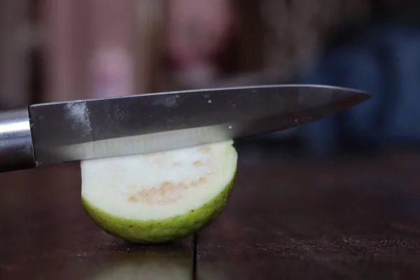 Guava Fruit Geïsoleerd Witte Achtergrond — Stockfoto