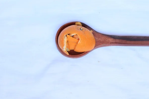 Cáscara Frutas Frescas Naranja Aislada Sobre Fondo Blanco — Foto de Stock