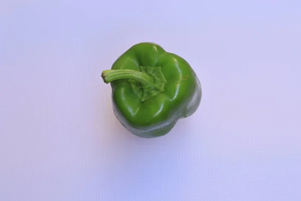 Φέτα Πράσινου Πιπεριού Πιπεριού Που Απομονώνεται Λευκό Φόντο — Φωτογραφία Αρχείου