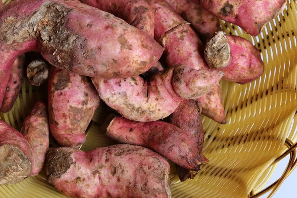 Beyaz Arka Planda Izole Edilmiş Taze Patates — Stok fotoğraf