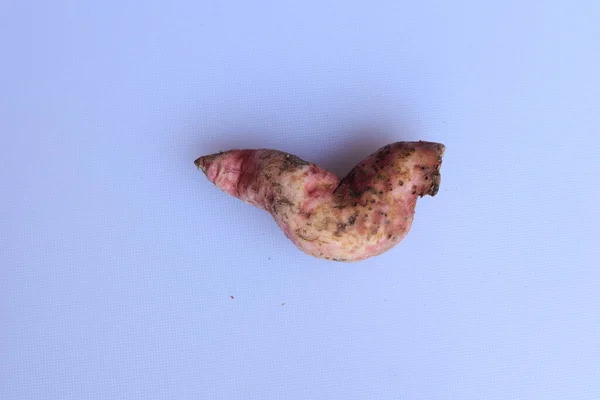 Batatas Frescas Aisladas Sobre Fondo Blanco —  Fotos de Stock