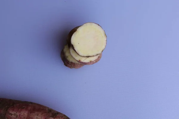 Batatas Frescas Aisladas Sobre Fondo Blanco —  Fotos de Stock