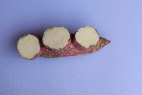 Färsk Sötpotatis Isolerad Vit Bakgrund — Stockfoto