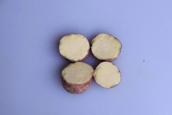 Batatas Doces Frescas Isoladas Fundo Branco — Fotografia de Stock