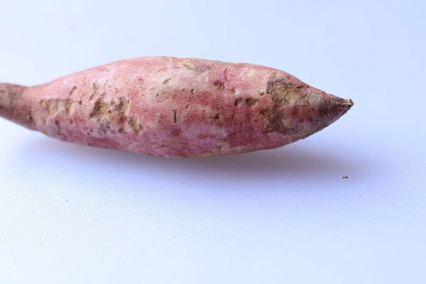 Färsk Sötpotatis Isolerad Vit Bakgrund — Stockfoto