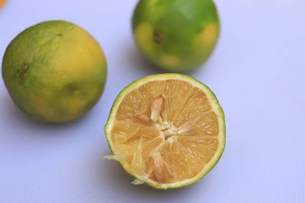 Sarı Yeşil Renk Olgun Tatlı Limon Meyveleri — Stok fotoğraf