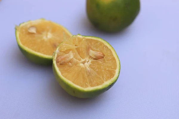 Sarı Yeşil Renk Olgun Tatlı Limon Meyveleri — Stok fotoğraf