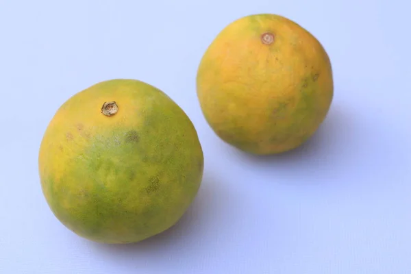 Gelbe Und Grüne Farbe Ganze Reife Limettenfrüchte Oder Zitruslimette — Stockfoto