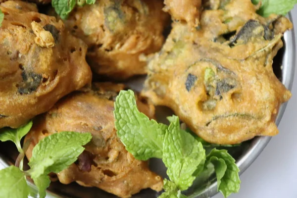 Çıtır Yeşil Biberli Pakora Veya Mirchi Bajji — Stok fotoğraf