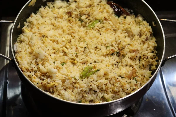 Ovo Arroz Frito Isolado Sobre Fundo Branco — Fotografia de Stock