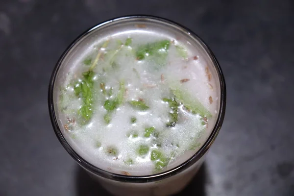 Fress Summer Cooler Delicious Minit Leaves Buttermilk Glass Cup — Stok Foto