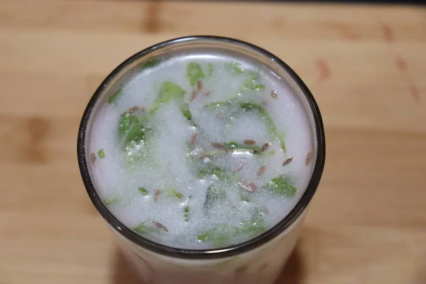 Fress Summer Cooler Delicious Minit Leaves Buttermilk Glass Cup — Foto de Stock