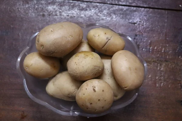Patatas Ecológicas Frescas Aisladas Sobre Fondo Blanco —  Fotos de Stock