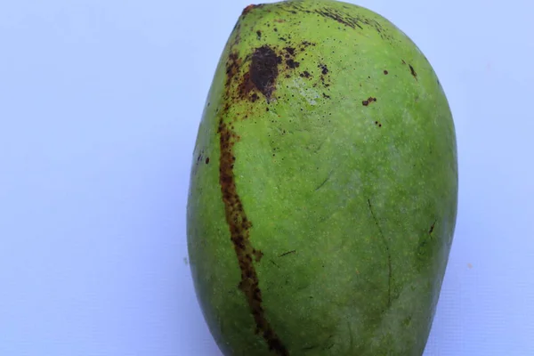 Fruta Fresca Mango Verde Aislada Sobre Fondo Blanco — Foto de Stock