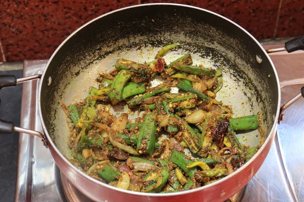 Frische Young Lady Fingers Braten Oder Okra Auf Weißem Hintergrund — Stockfoto