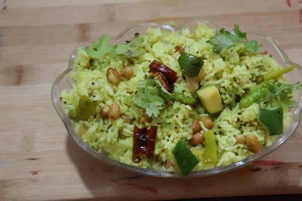 Arroz Manga Verde Fresco Isolado Sobre Fundo Branco — Fotografia de Stock