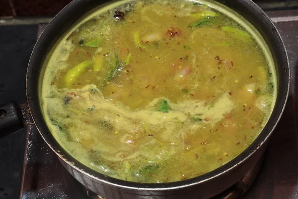 Fresco Verde Mango Rasam Isolato Sfondo Bianco — Foto Stock