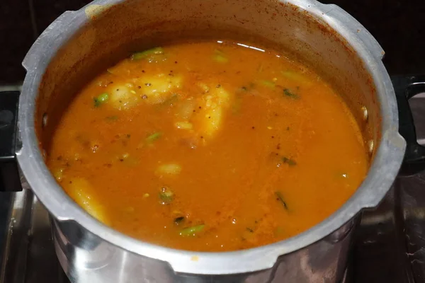 Dal Sambhar Pod Drumstick Segar Terisolasi Latar Belakang Putih — Stok Foto