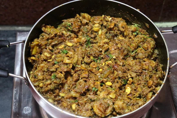 Darabolt Keserű Dinnye Zöldség Curry Izolált Fehér Alapon — Stock Fotó
