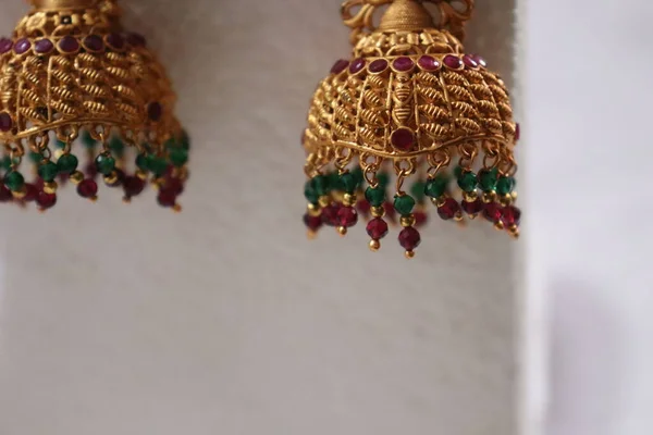 Vacker Örhänge För Indiska Traditionella Utseende Konstgjorda Mode Smycken — Stockfoto