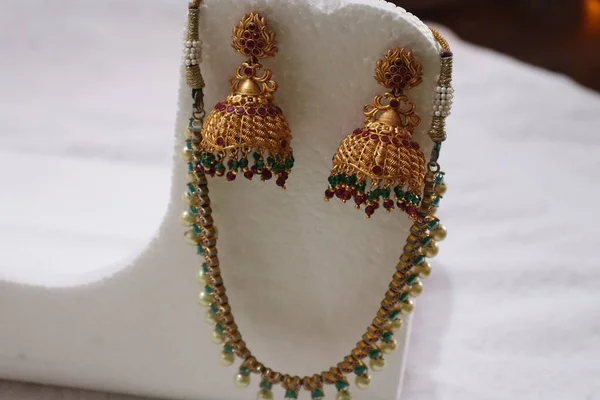 Vacker Örhänge För Indiska Traditionella Utseende Konstgjorda Mode Smycken — Stockfoto
