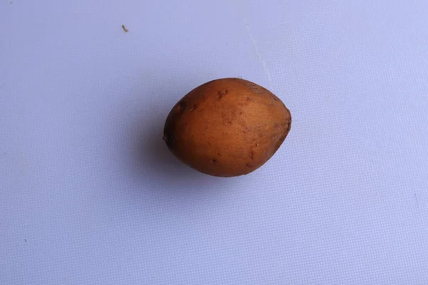 白い背景に隔離されたサポータ果実の全体と半分を熟す インドのキノコ — ストック写真
