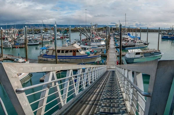 Alaska Marina Entrance Steep Ramp Leads Floating Docks Accommodate Large — 스톡 사진