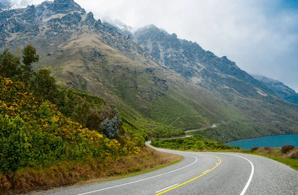 New Zealand Scenic Road Two Lane Road Passes Lake Winds — Stok fotoğraf