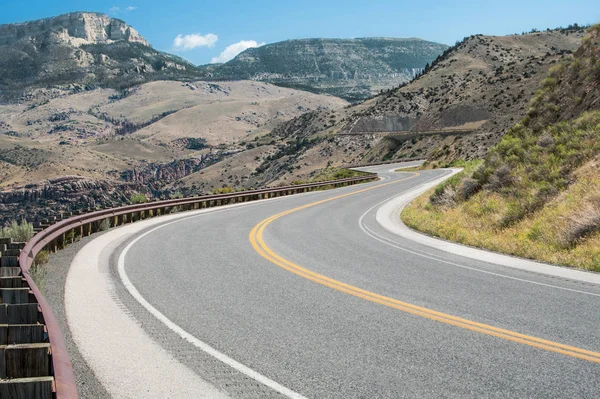 Wyoming Mountain Road Svängd Väg Klättrar Genom Bergen Bighorn National — Stockfoto