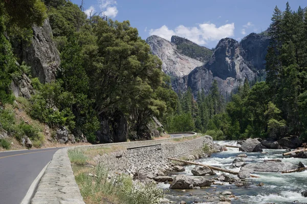 Yosemite Park Scenic Drive Una Carretera Montaña Sierra Nevada Curva —  Fotos de Stock