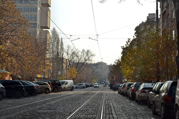 Camino pavimentado en Sofía, la capital de Bulgaria . — Foto de Stock