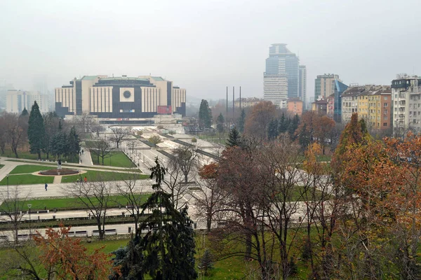 Sofía / Bulgaria - Noviembre 2017: Balcón vista del Palacio Nacional de la Cultura . — Foto de Stock