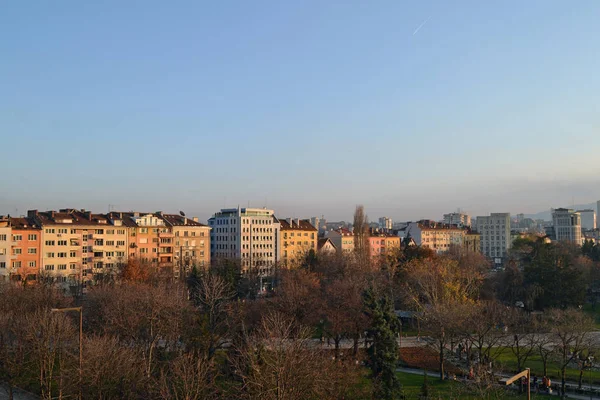 Вид с балкона на здания в центре Софии, Болгария . — стоковое фото