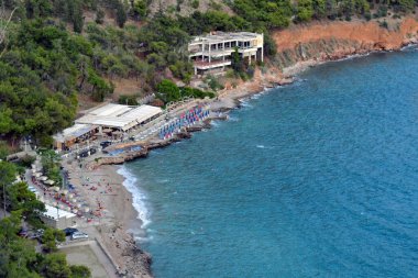 Yunanistan 'ın Nafplio kentindeki Arvanitia plajı.